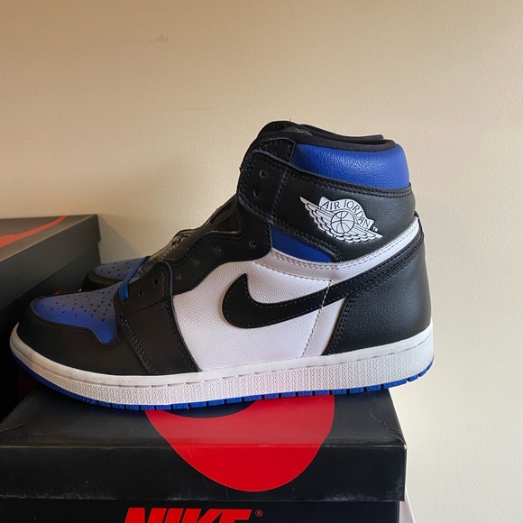 Air Jordan retro royal toe